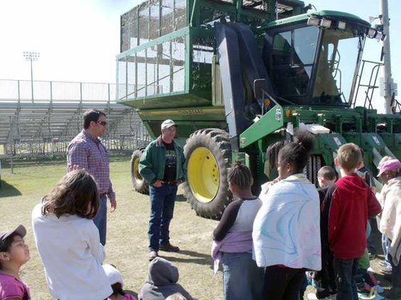 Farm Day held in Long Co