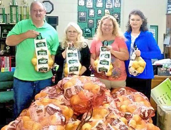 2 For Sun 6-7 Linda and Cliff DeLoach Donate to Help 4-H Club