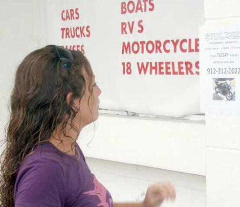 melanie hangs poster