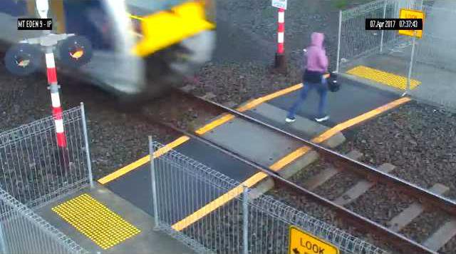 293e1a4f537d2911325b5f9079a4f419d9a4b45c02d4ba177b4ff32082ca8a30