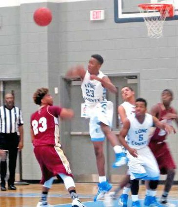 23 Danaron Anderson blocks a shot against Vidalia