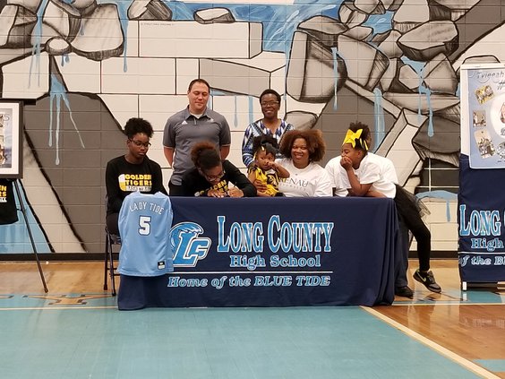 Tyleeah Maddox signs with Brenau