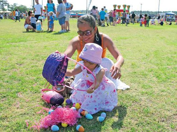 web gir mom at egg hunt