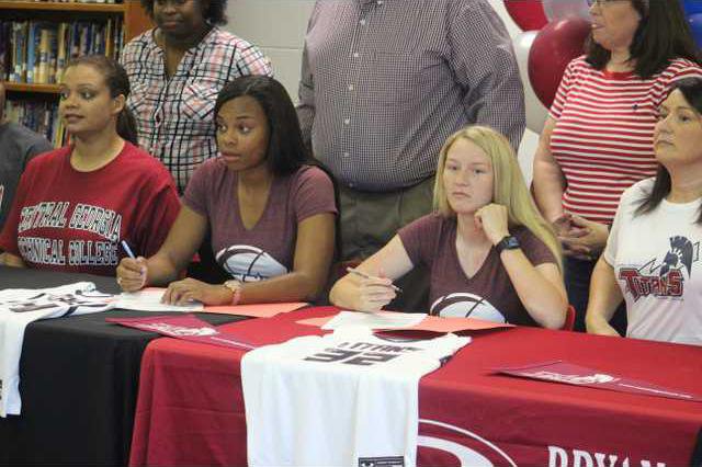Brown Crawford Sign With Cgtc Bryan County News