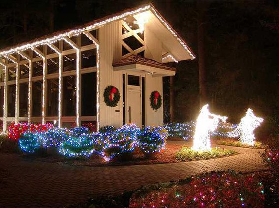 Guido Gardens holiday lights