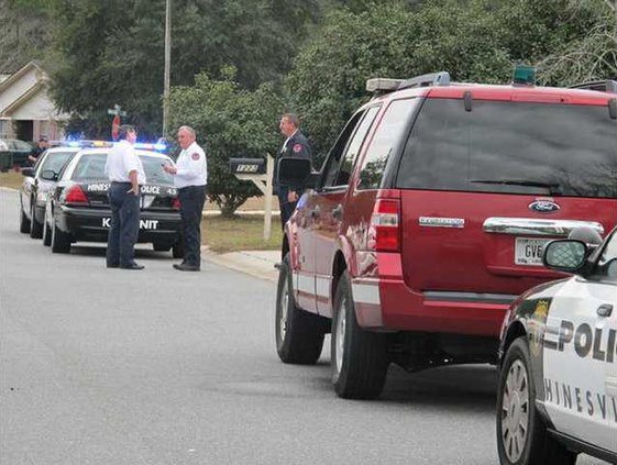 cannonball - EMA and HFD discuss evacuation of Baxter Street pending arrival of EOD