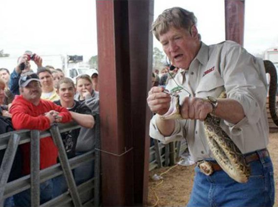 0202 Rattlesnake roundup