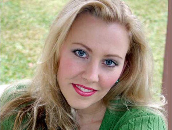Katie Deal Headshot