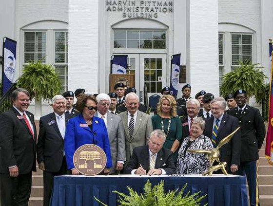 GovDeal signs