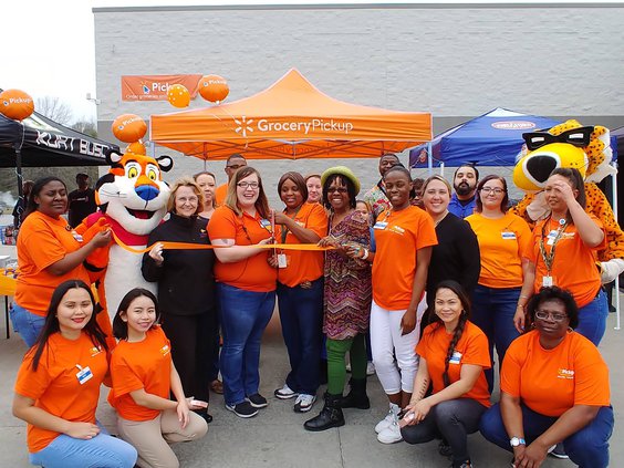 BIZ WlaMart delivery.jpg