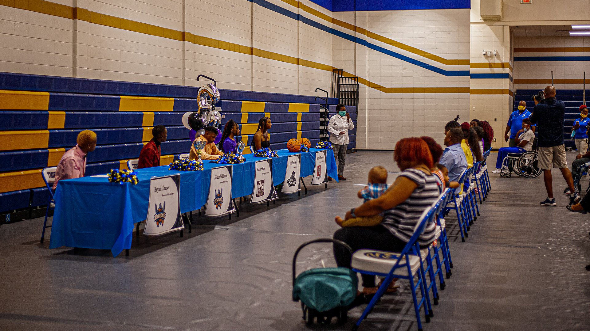 signing stage