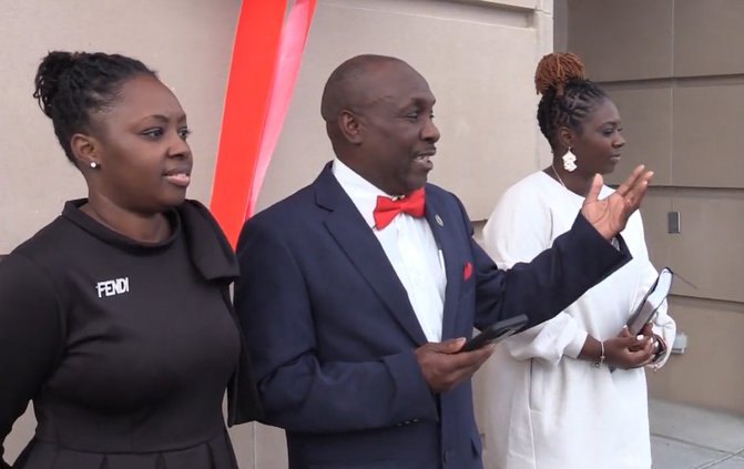 Stacy with daughters