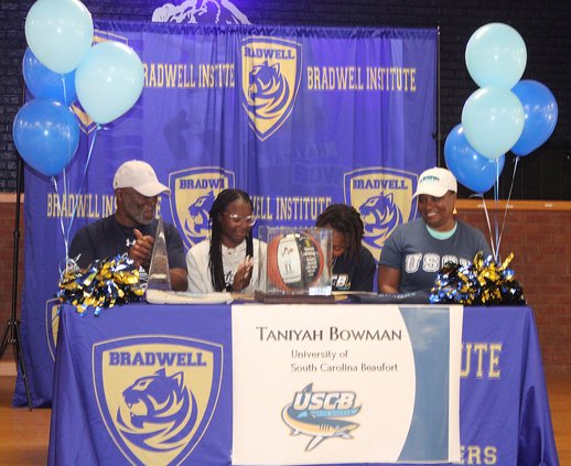 Taniyah Bowman signs
