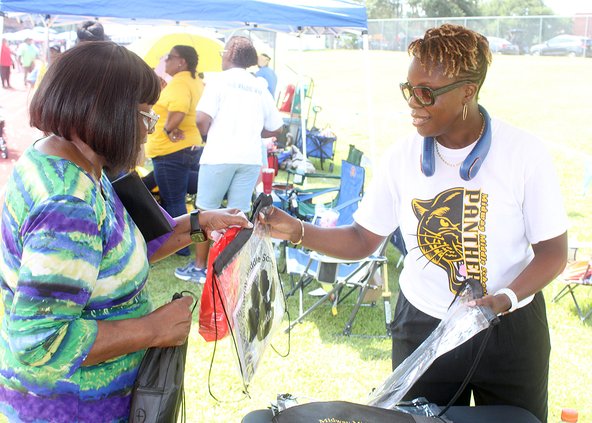 Project G.A.N.G. hosts back-to-school rally