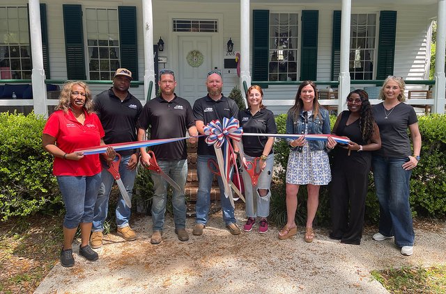 Chamber holds ribbon cutting for Ridgeway Roofing Company