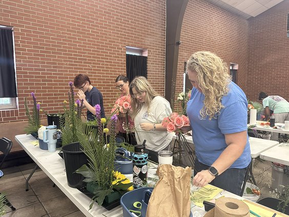 FFA members and advisors attend state floral design workshop
