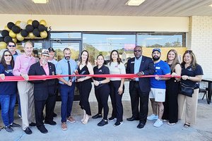 Chamber helps Dulce Delicia cut ribbon on its new location