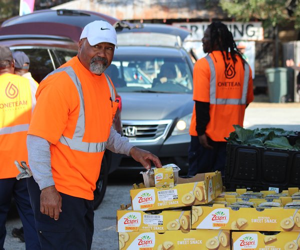 The Manna House brings Thanksgiving to hundreds