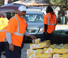 The Manna House brings Thanksgiving to hundreds