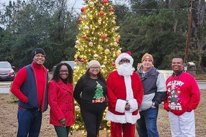 Walthourville holds tree lighting