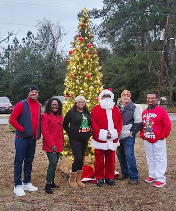 Walthourville holds tree lighting