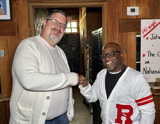 Chamber takes over Parrot and Frog for celebrity bartending