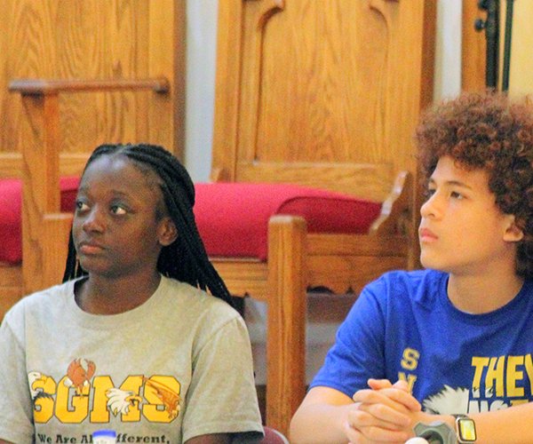 School food panned at town hall meeting