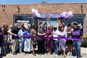 Sistas Thrift Shop celebrates opening with a ribbon cutting
