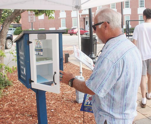 Kiwanis fill little library with stories of inclusion