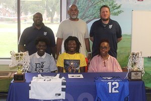 McCloud signs