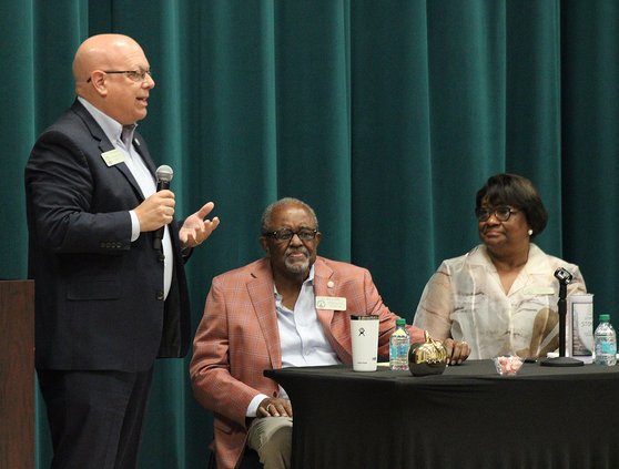Raising reading rate will take community effort, panel says
