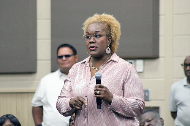 Raising reading rate will take community effort, panel says