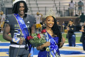Bradwell crowns homecoming royalty